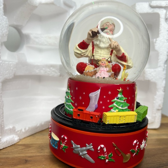 Vintage Hallmark Coca Cola Santa Snow Globe in Box with musical train! - Picture 7 of 8